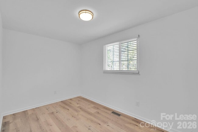 Building Photo - 7404 Shadowlake Dr