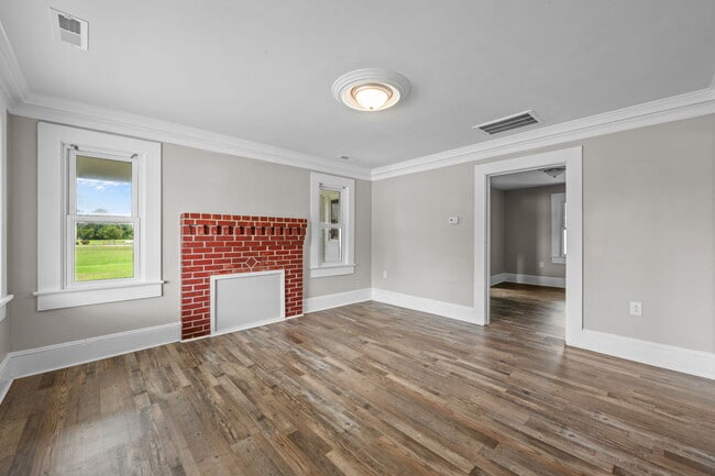 Building Photo - 308 Norwood St
