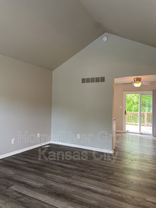 Building Photo - 418 N Prairie St