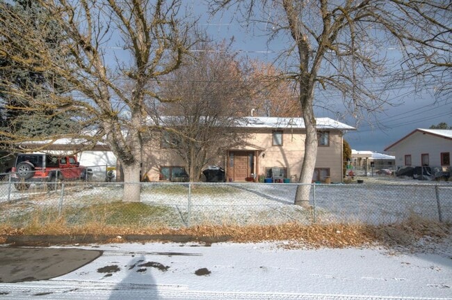 Building Photo - 2 Bed, 1 Bath with Garage Space in Missoula