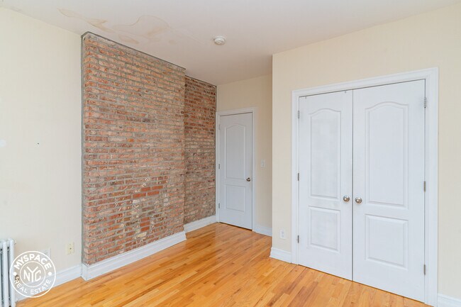 Building Photo - 657 Knickerbocker Ave
