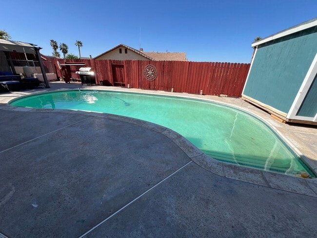 Building Photo - 3 Bedroom 2 Bathroom House with Swimming P...