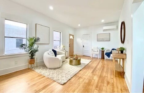 Living room, facing east and front door on north. - 1334 Pennsylvania Ave