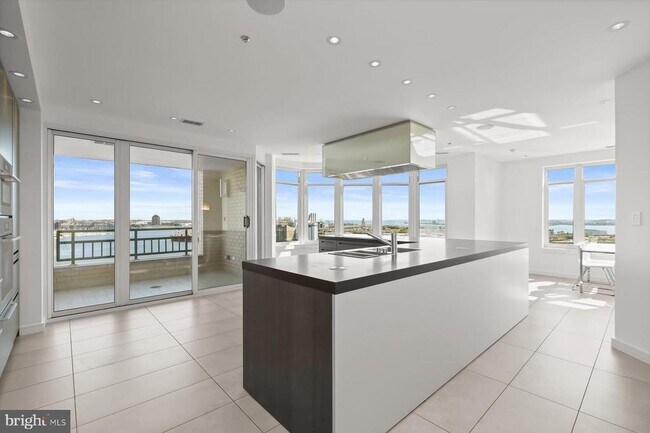 Building Photo - 100 Harborview Dr