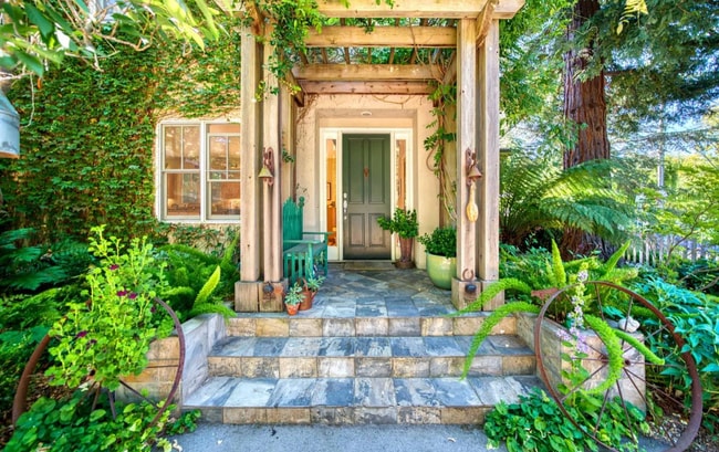 Building Photo - Woodside Classic 3 Bedroom on Beautiful Park Like Yard