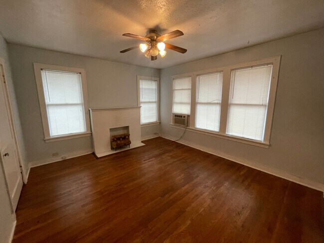 Building Photo - 547 1/2 Wilkinson Street
