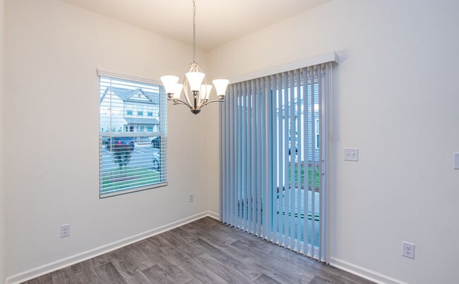 Building Photo - BEAUTIFUL 2 Bedroom Townhome in Midland - January Move In Special 1 Month Free