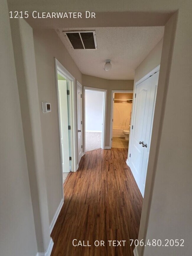 Building Photo - 1215 Clearwater Dr