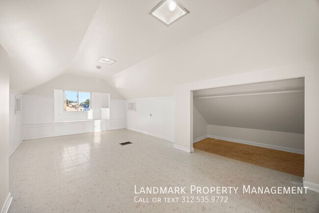 Building Photo - 3030 N Normandy Ave