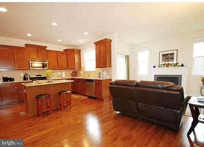 Building Photo - 7376 Mockingbird Cir