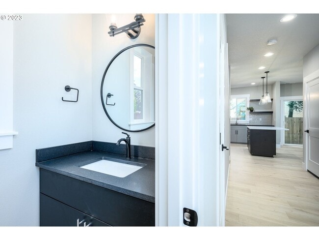 Building Photo - Beautiful Pet Friendly 3 Bedroom, 2.5 Bath House in Newberg