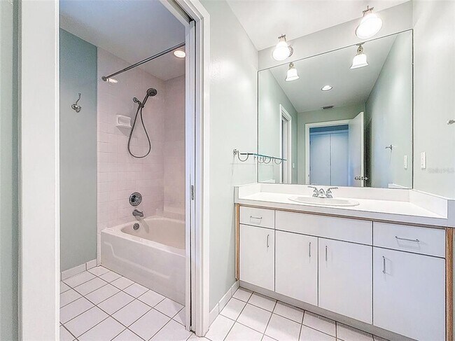 Building Photo - 1351 Willow Brk Dr