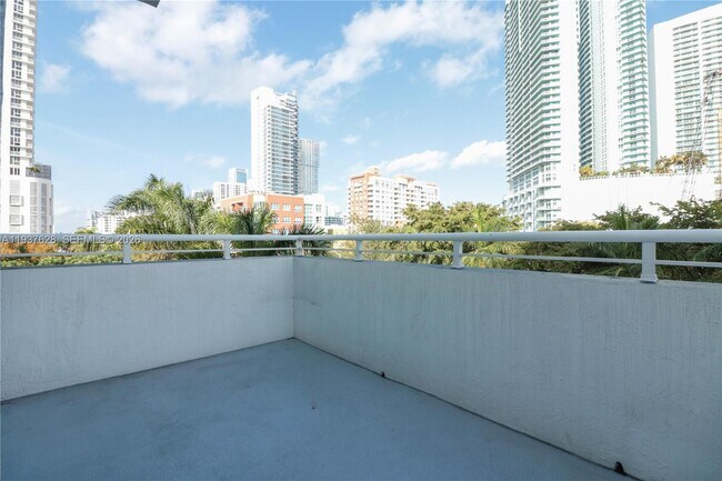 Building Photo - 275 NE 18th St