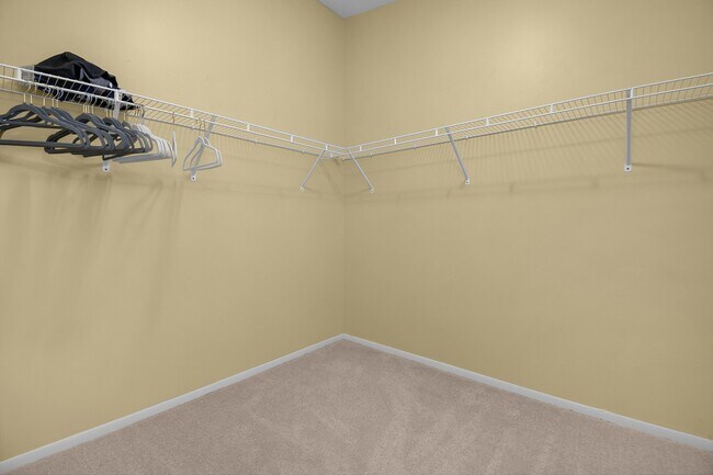 Building Photo - 6590 Bennell Dr