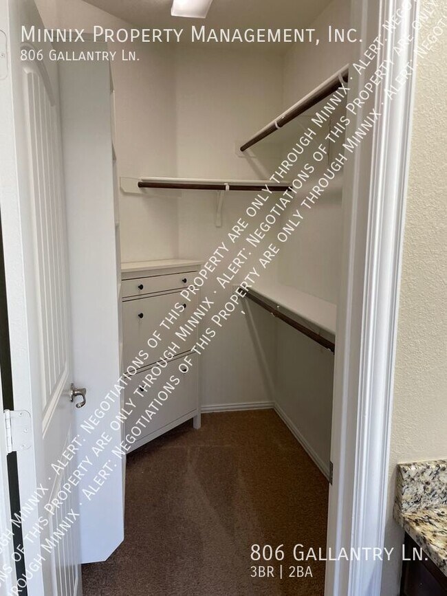 Building Photo - 806 Gallantry Ln.