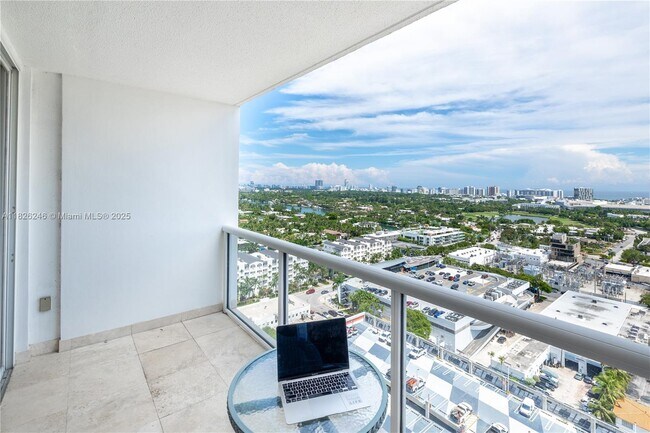 Building Photo - 1800 Sunset Harbour Dr