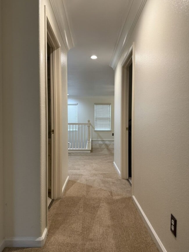 Building Photo - Lovely 5/3 with a desirable downstairs bedroom.