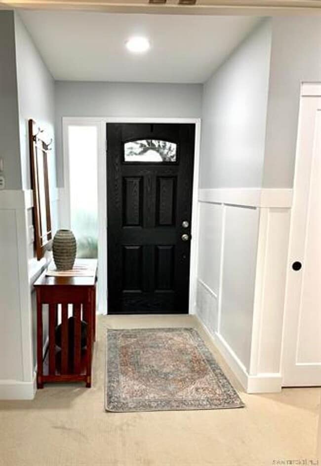 Building Photo - Beautiful Updated 2Br/2/Ba + Den W/ detach...