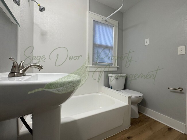 Building Photo - CHARMING UPDATED BUNGALOW!!!!