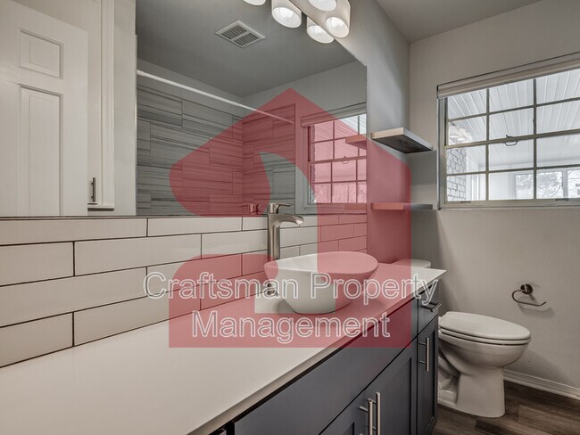 Building Photo - 2024 NW 45th St