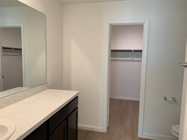 Building Photo - 18118 Rockvine Dr