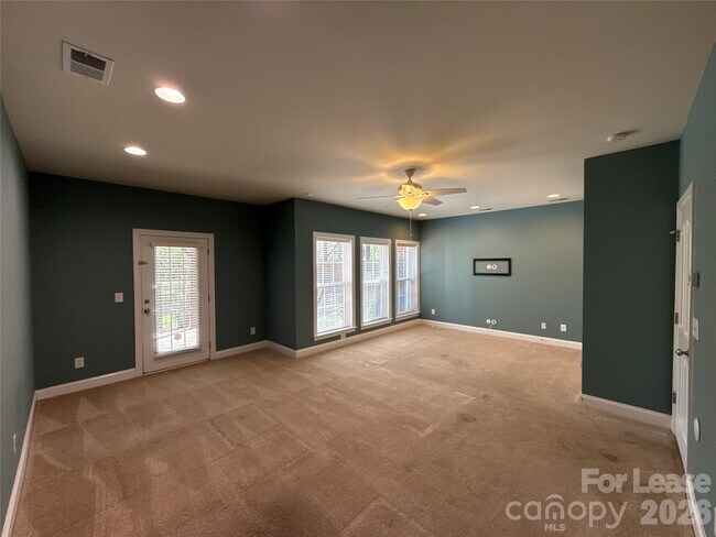 Building Photo - 2613 Huntman Way