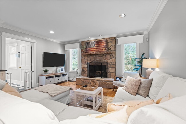 Building Photo - 2050 Midland Rd