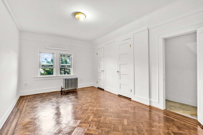 Building Photo - 1200 Beverley Rd