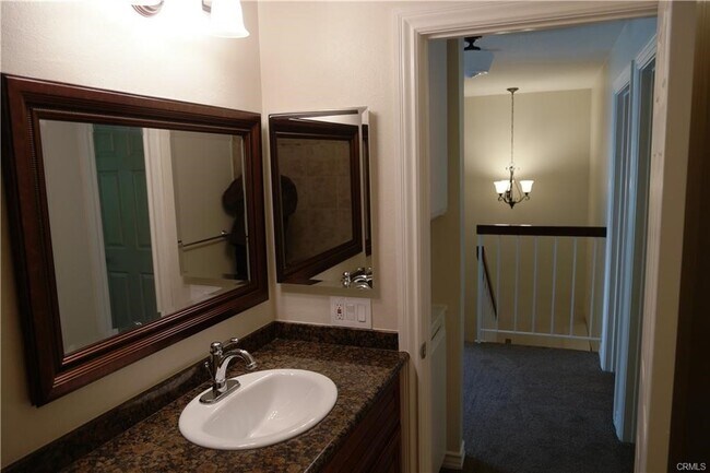 Building Photo - 61 Ashbrook