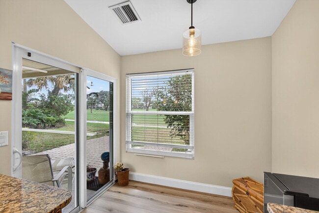 Building Photo - 18221 SE Fairview Cir