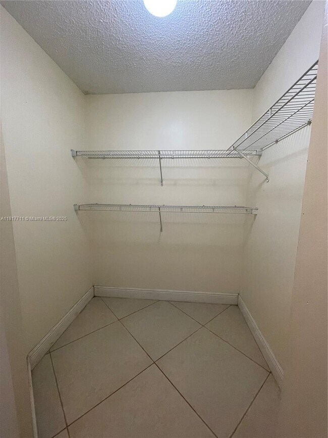 Building Photo - 6984 SW 39th St