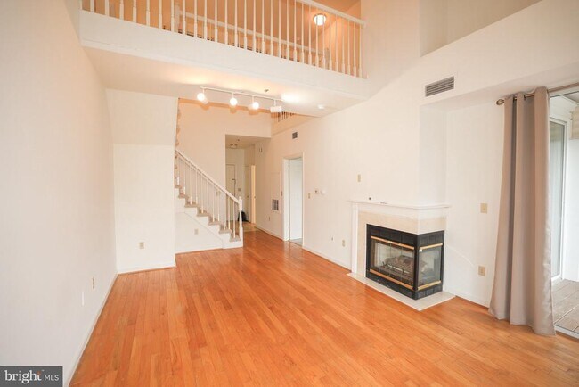 Building Photo - 1625 International Dr