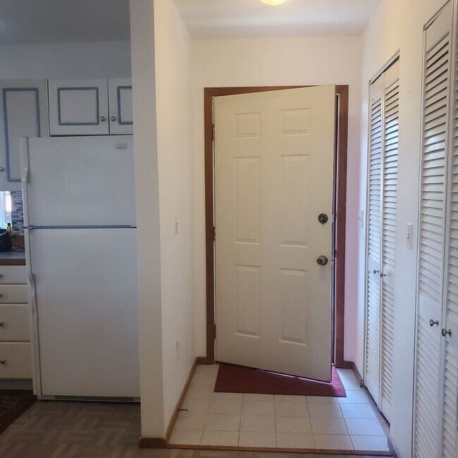 Building Photo - 1 Bedroom Apartment on Mason Lake