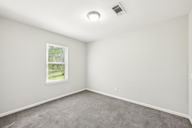 Building Photo - 1121 Meyers St
