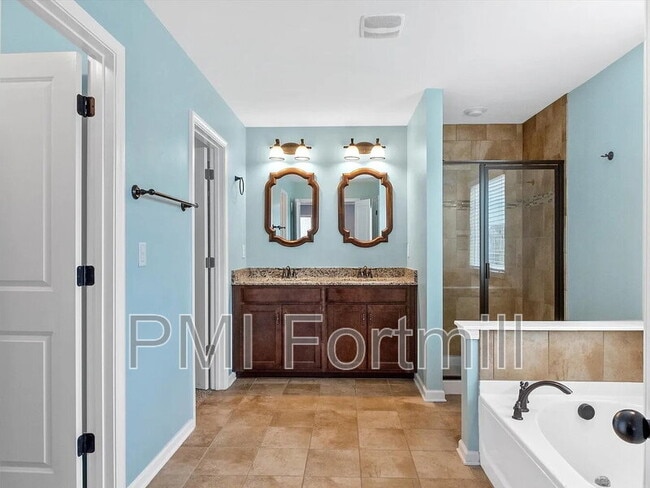 Building Photo - 5045 Fenwick Ct