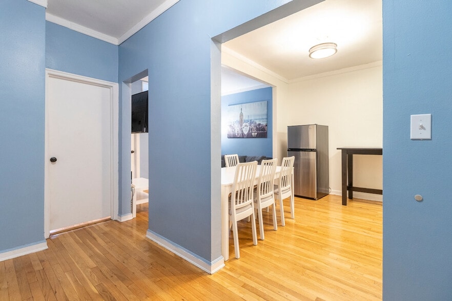 Building Photo - 340 E 80th St