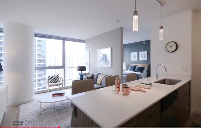 Building Photo - 341 W Kinzie St