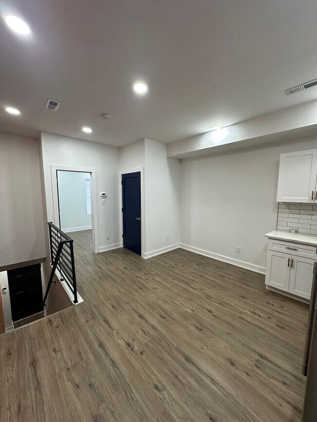 Building Photo - Newly renovated 2 bedroom apartment, Second floor. Section 8 approved