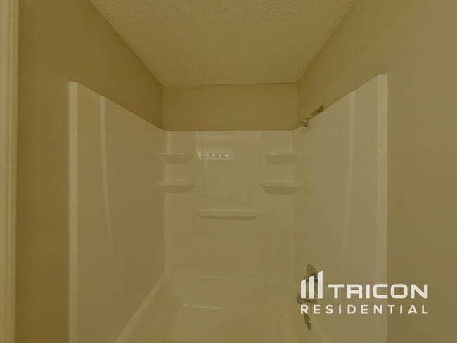 Building Photo - 63 Woodpond Ct