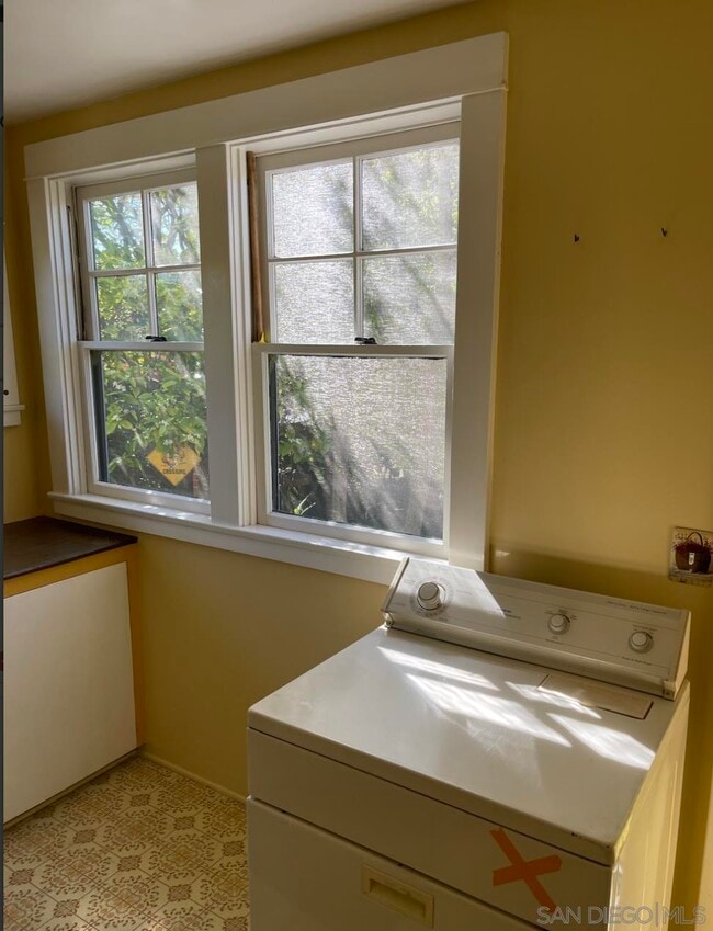 Building Photo - 270 Madrona St