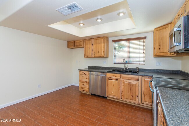 Building Photo - 1813 E Ellis Dr
