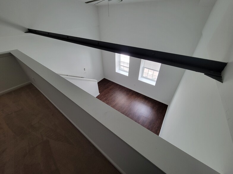 Building Photo - 2231 Bryn Mawr Ave