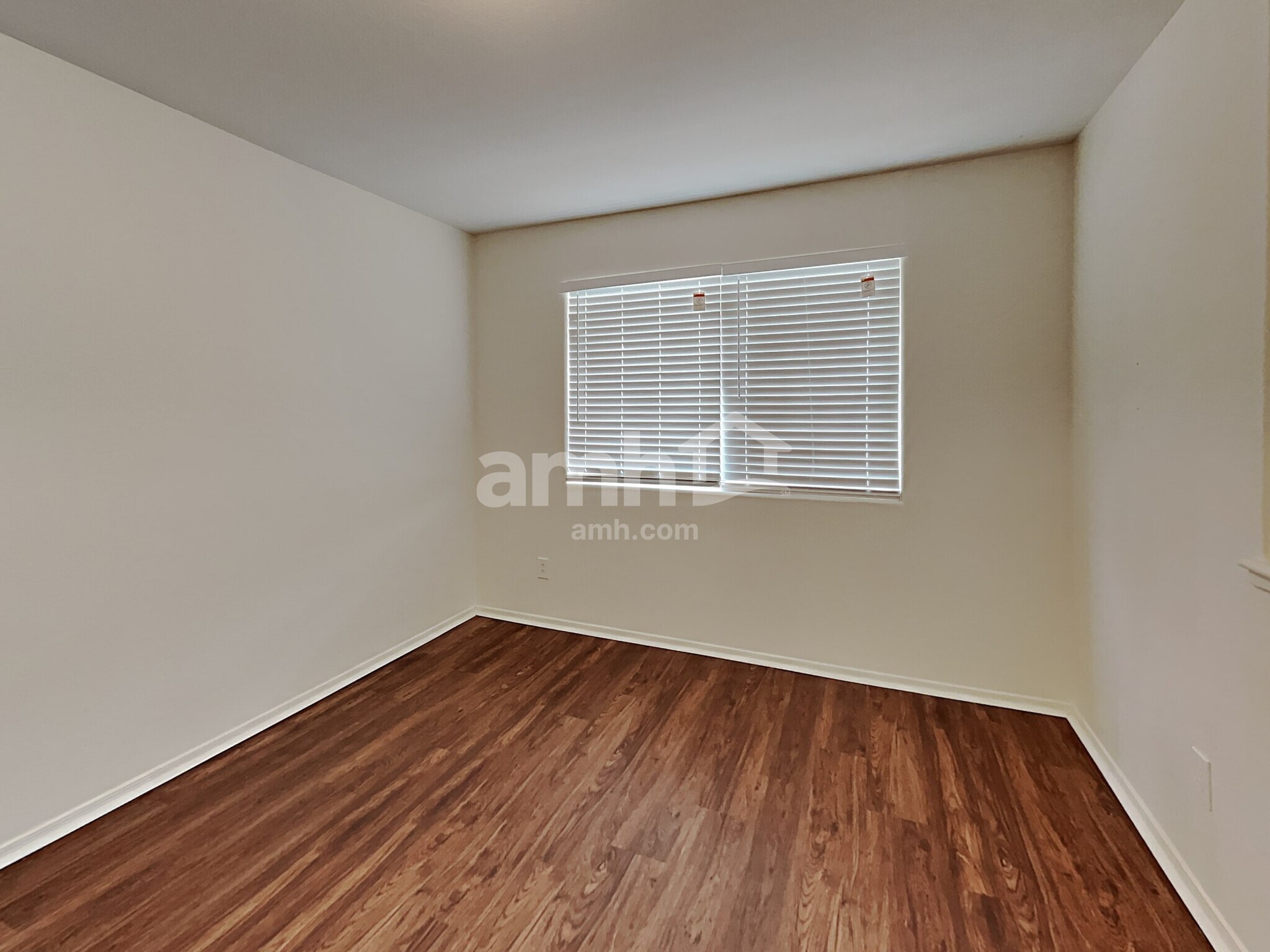 Building Photo - 12810 W Roanoke Ave