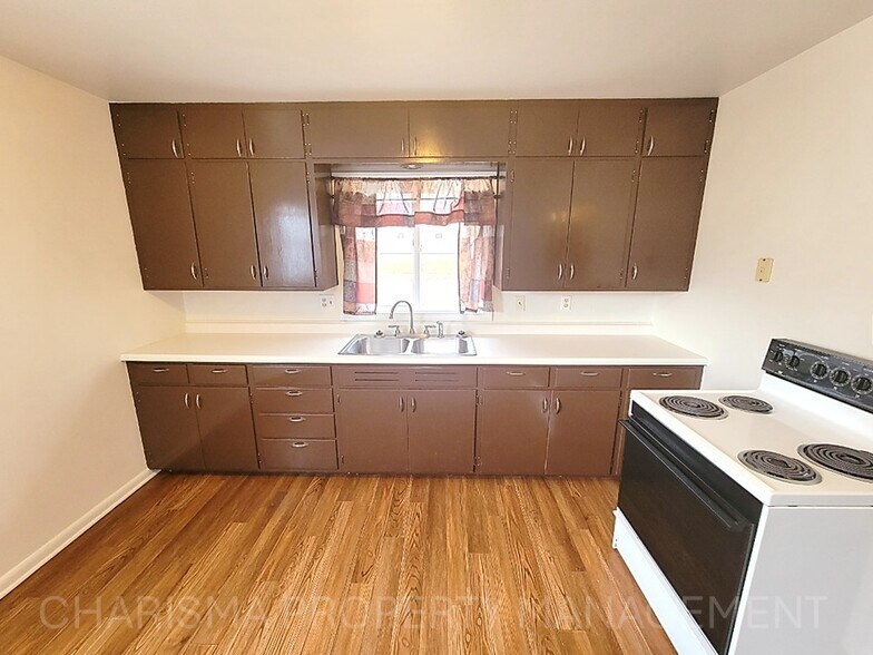 Building Photo - 1106 S Bahnson Ave