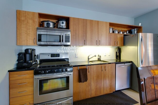 Building Photo - Luxury Goose Hollow Living – 1 Bedroom + S...