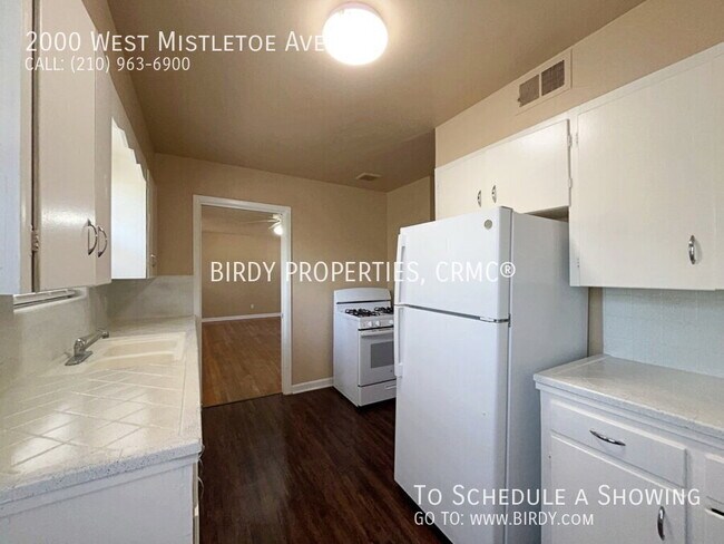 Building Photo - 2000 W Mistletoe Ave