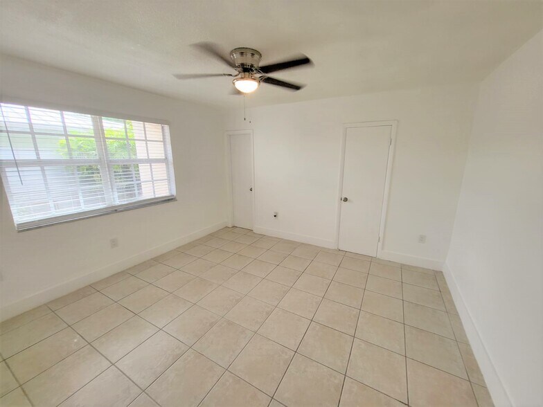 Building Photo - 9100 SW 95th Ave