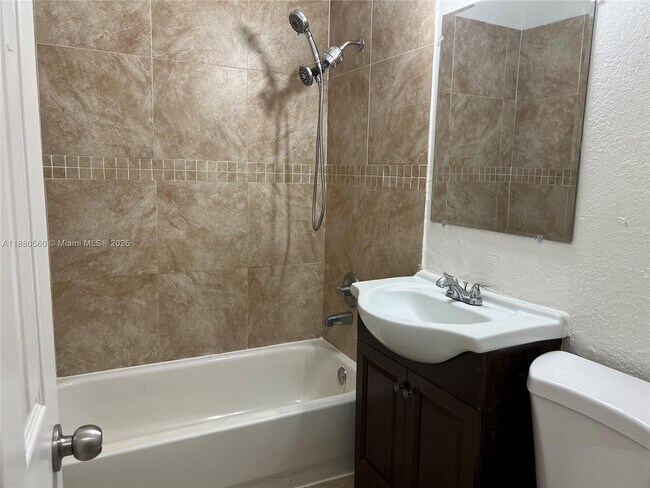 Building Photo - 931 NW 34th Way