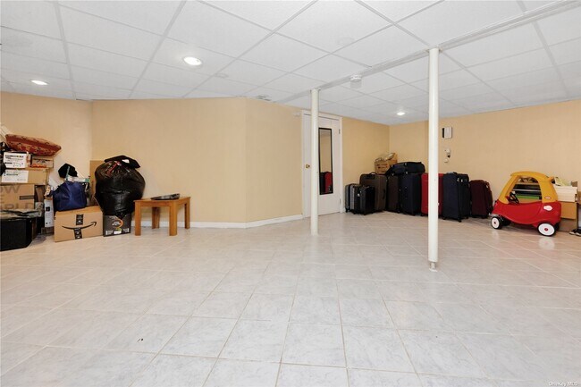 Building Photo - 90 E 7th St