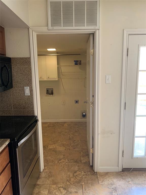 Building Photo - 8811 Dawnridge Cir